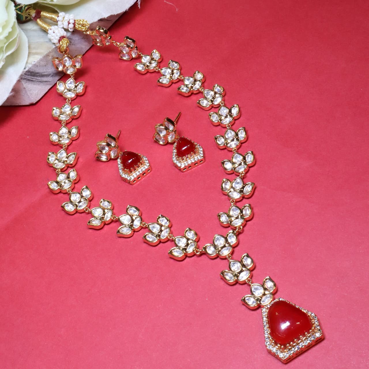 Red Teardrop Kundan Floral Necklace Set - SIA454317