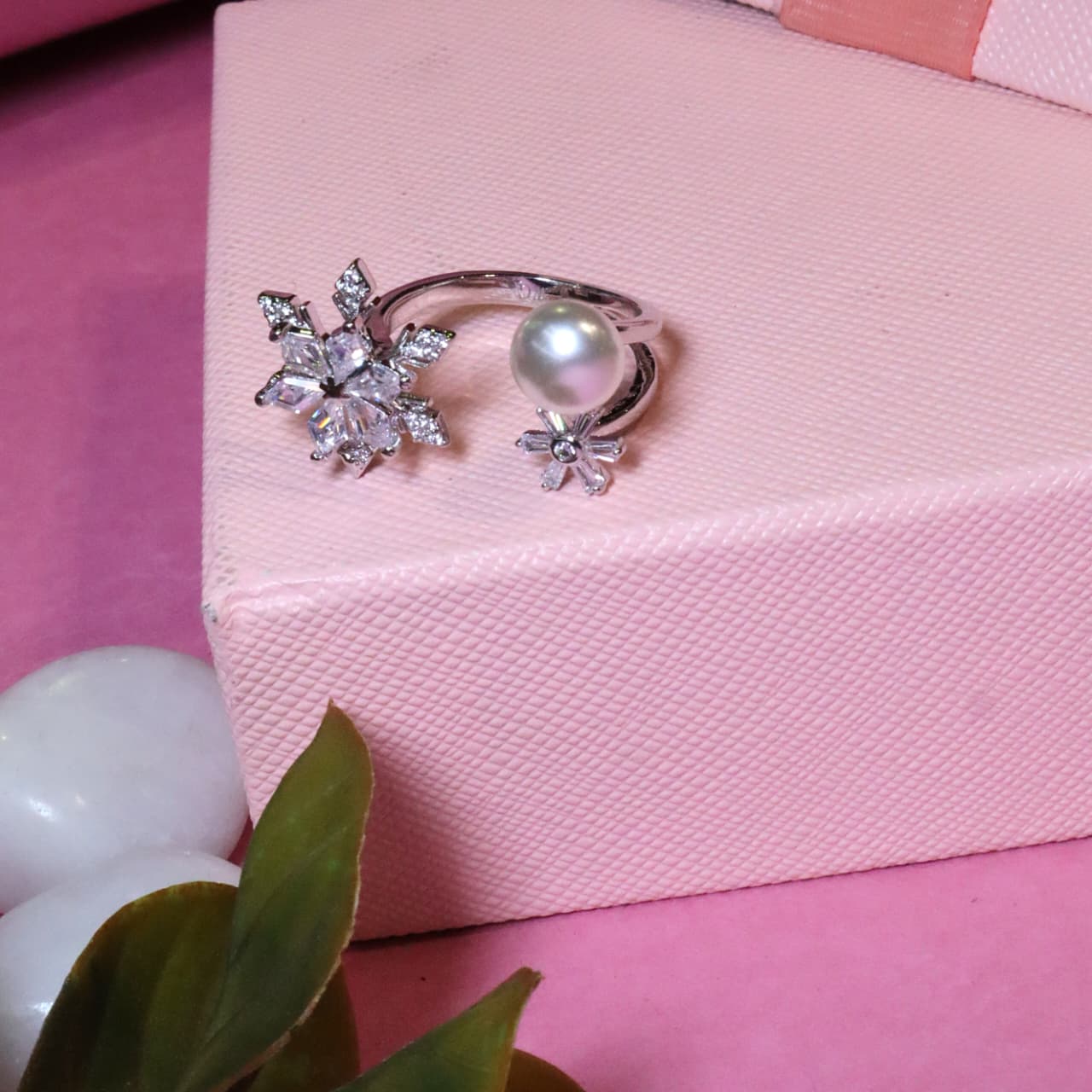 Modern Silver Wrap Ring with Pearl and Intricate Snowflake-Inspired Zircon Accents - SIA455457