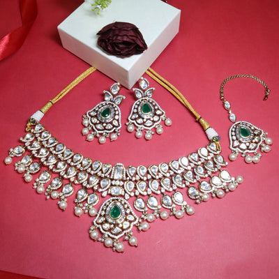 Regal Emerald Green Kundan Choker Set with Maang Tikka - SIA455611