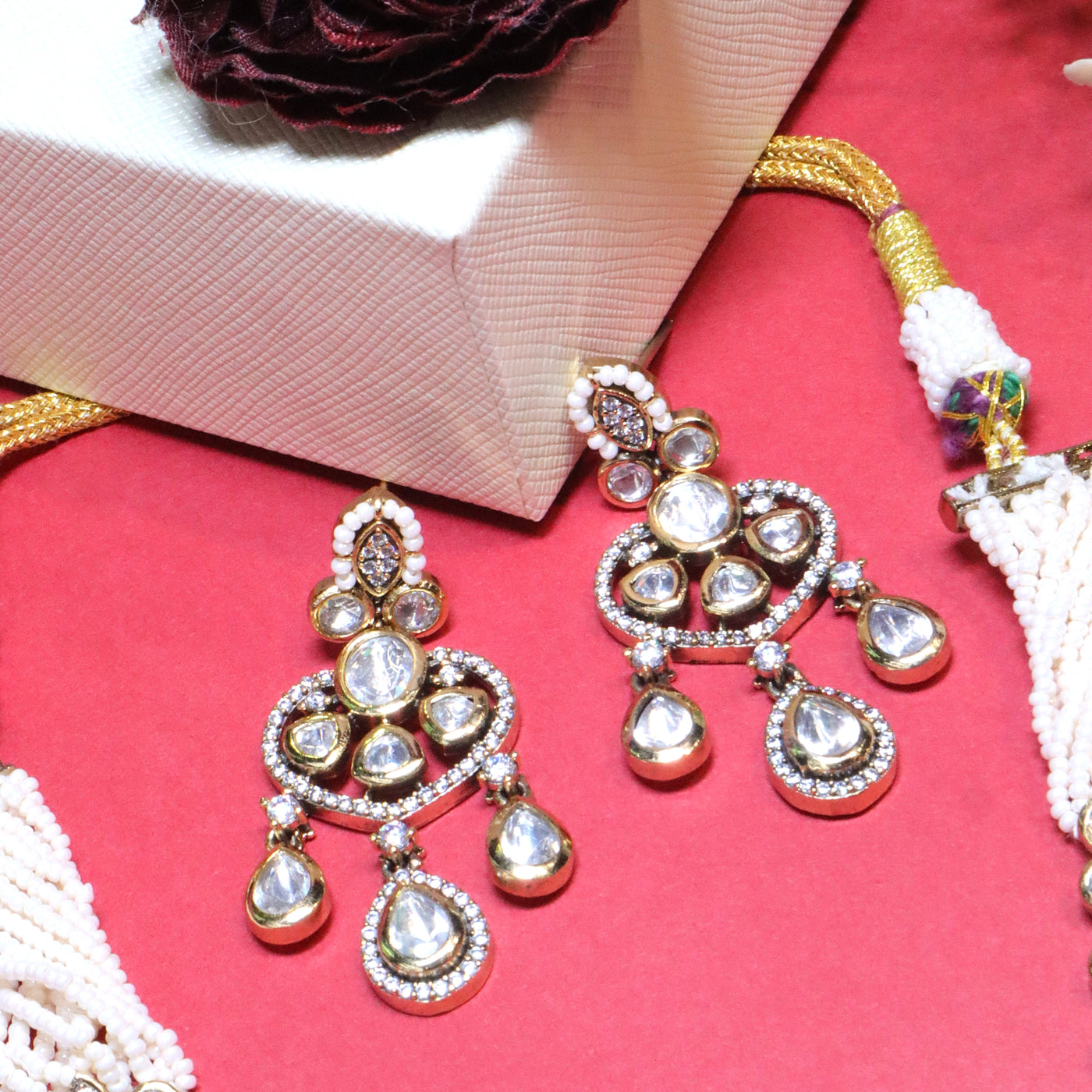 Antique Gold Finish Kundan Choker with Pearl Strands - SIA455616