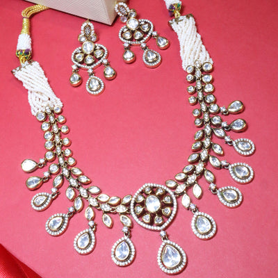 Antique Gold Finish Kundan Choker with Pearl Strands - SIA455616
