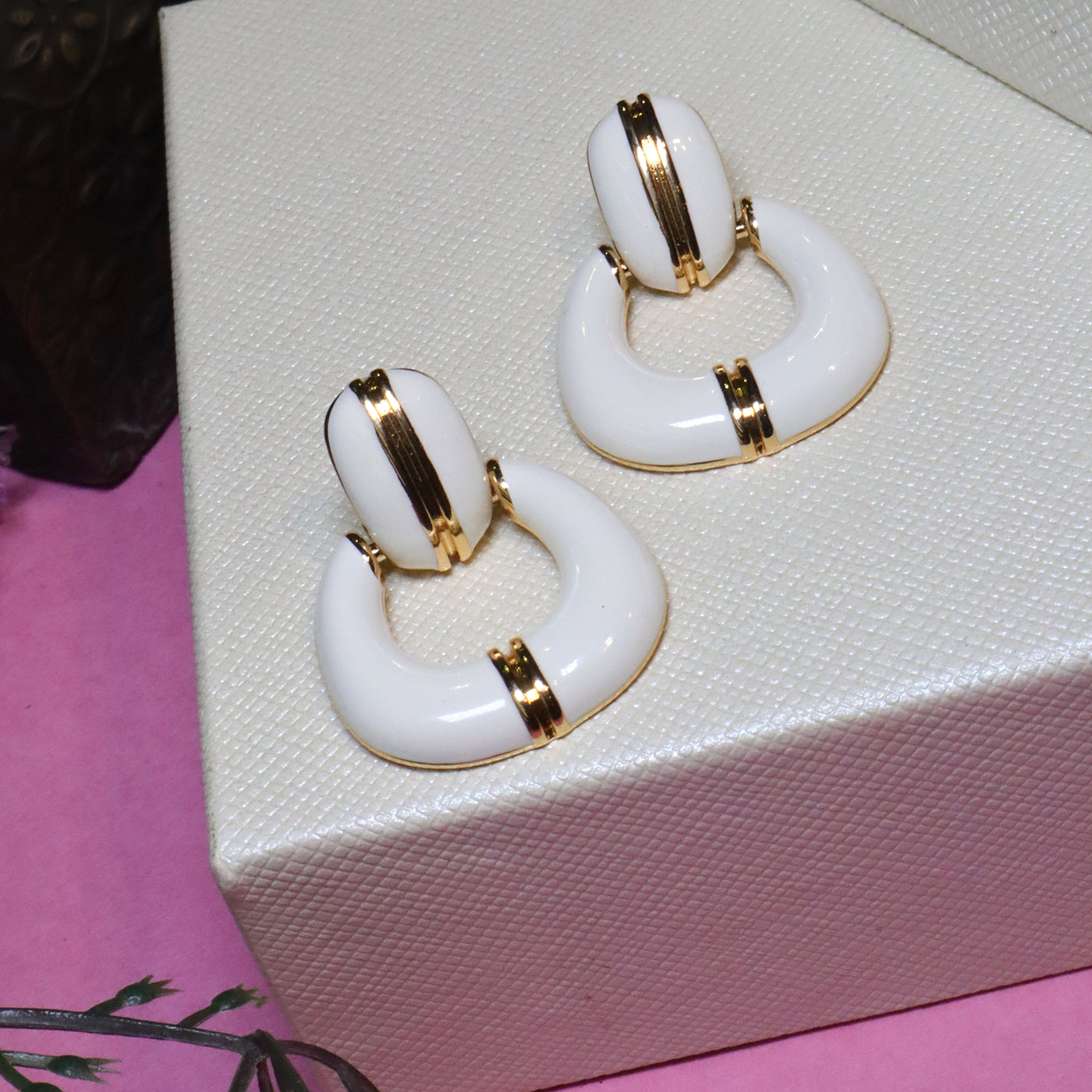 White U-Shaped Gold-Trim Earrings - SIA455671