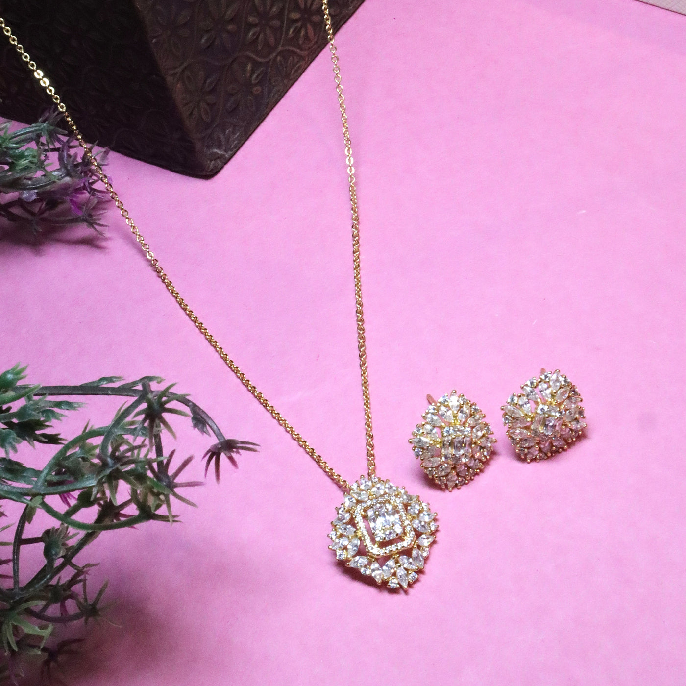 Kite Shape Gold Pendant & Studs - SIA455677