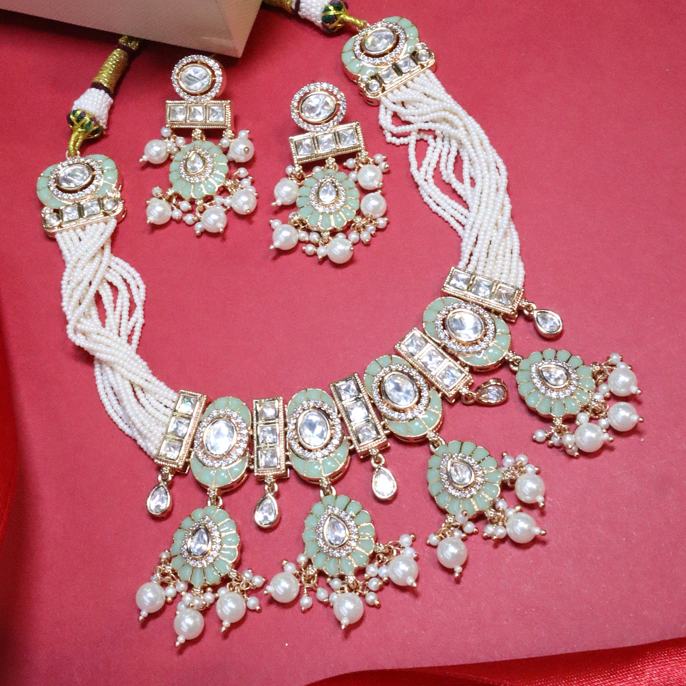 Light Green Kundan Oval Motif Necklace Set - SIA455686