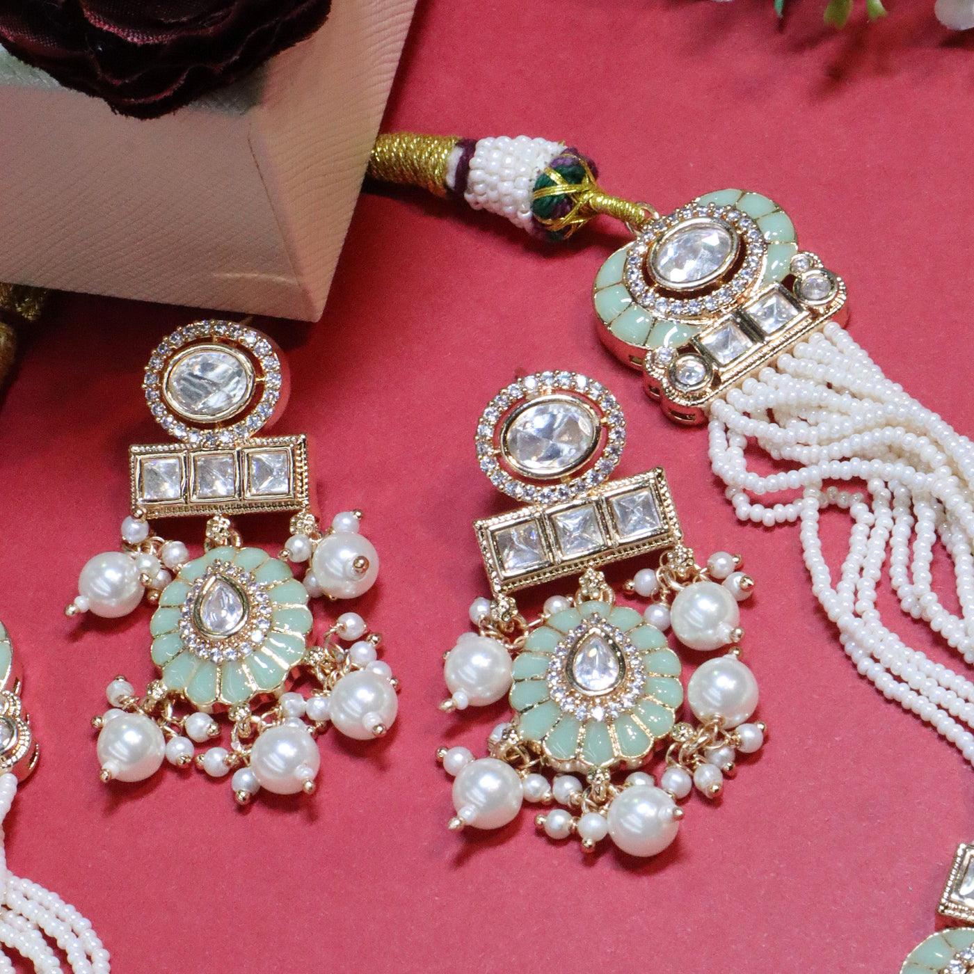 Light Green Kundan Oval Motif Necklace Set - SIA455686