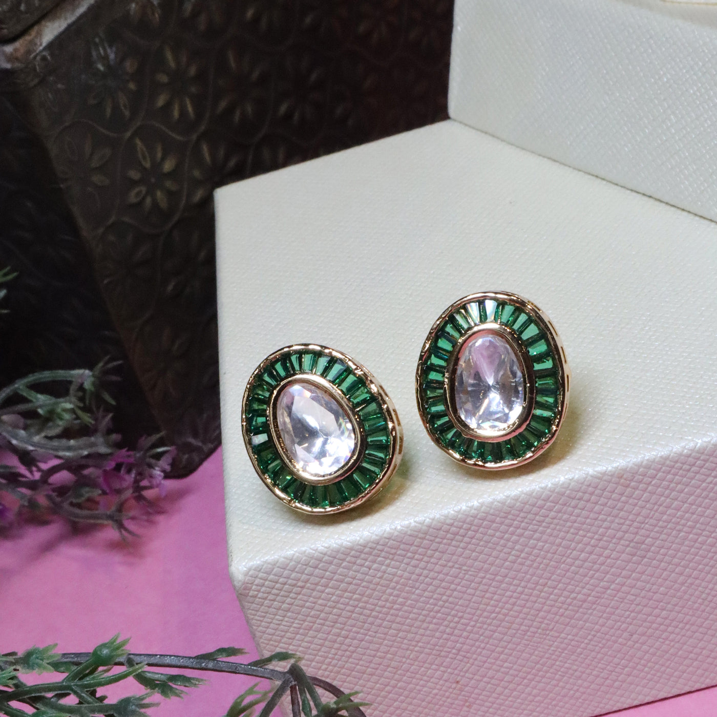 Emerald Green Kundan Oval Stud Earrings - SIA455924