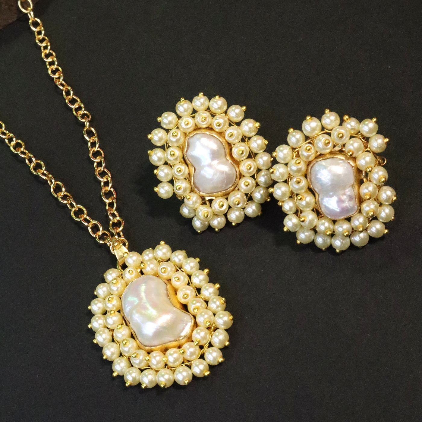Gold Tone White Baroque Pearl Pendant Set - SIA456524