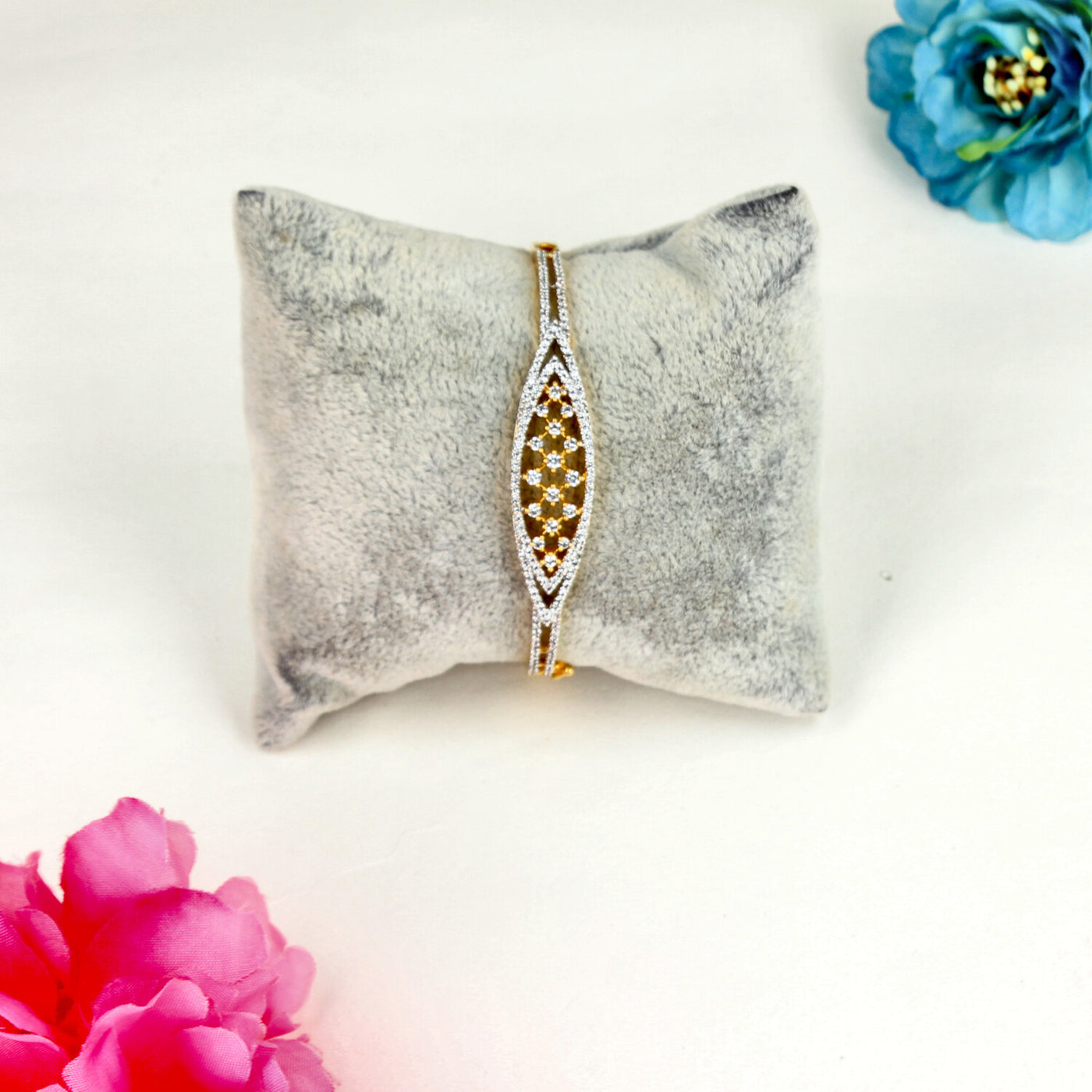 Gold and Silver Marquise-Shaped Bracelet with Diamond-Cut Lattice Design - Sia450486
