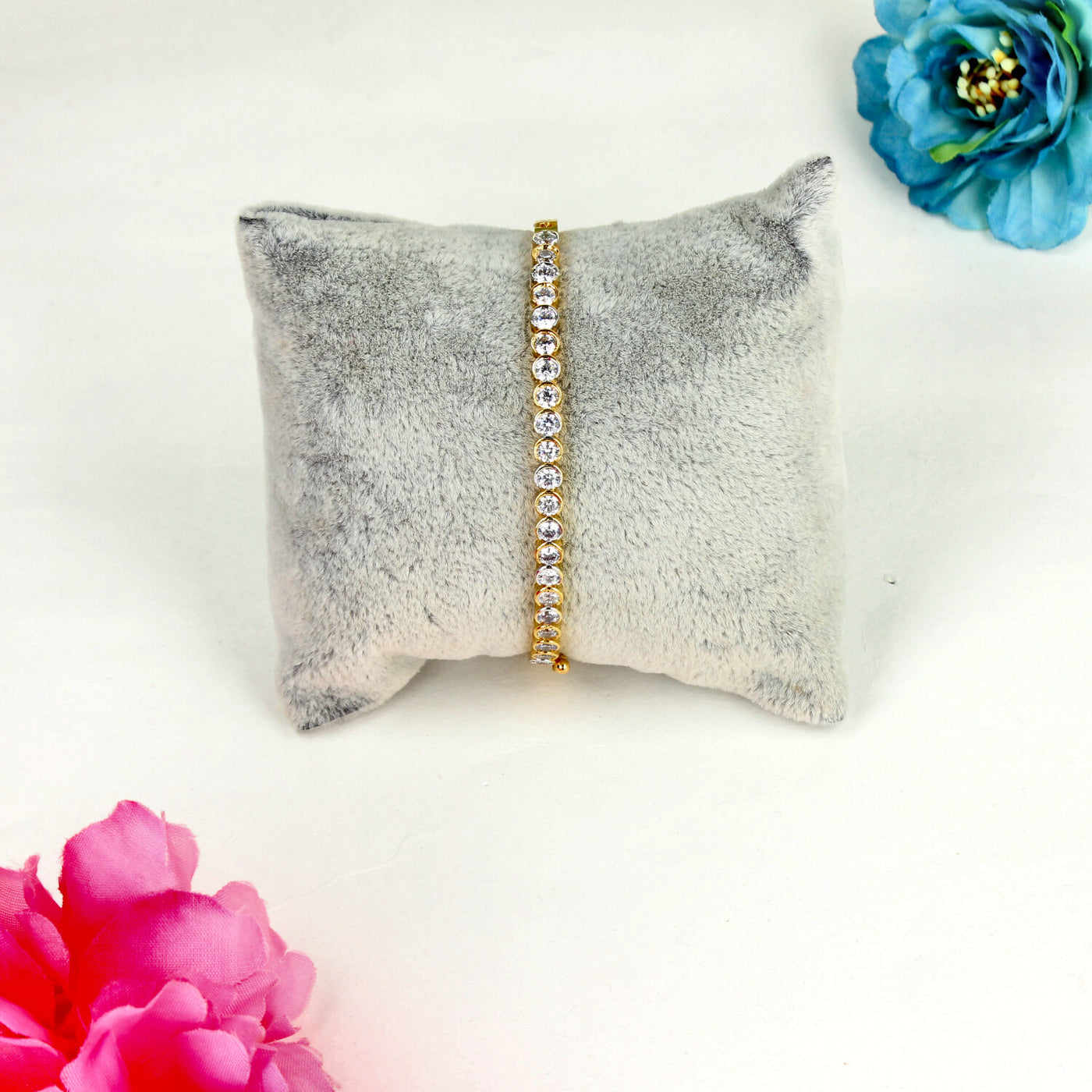 Gold-Plated Bracelet Featuring Round-Cut White Crystals - Sia450488