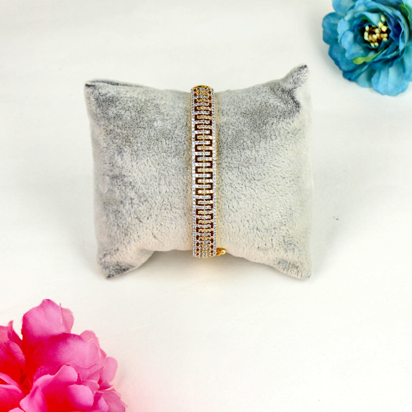 Luxurious Gold and White Rectangular Link Bracelet with Sparkling Crystal Detailing - Sia450515
