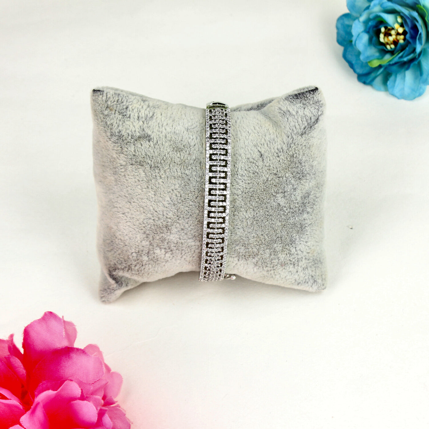 Luxurious Rhodium and White Rectangular Link Bracelet with Sparkling Crystal Detailing - Sia450516