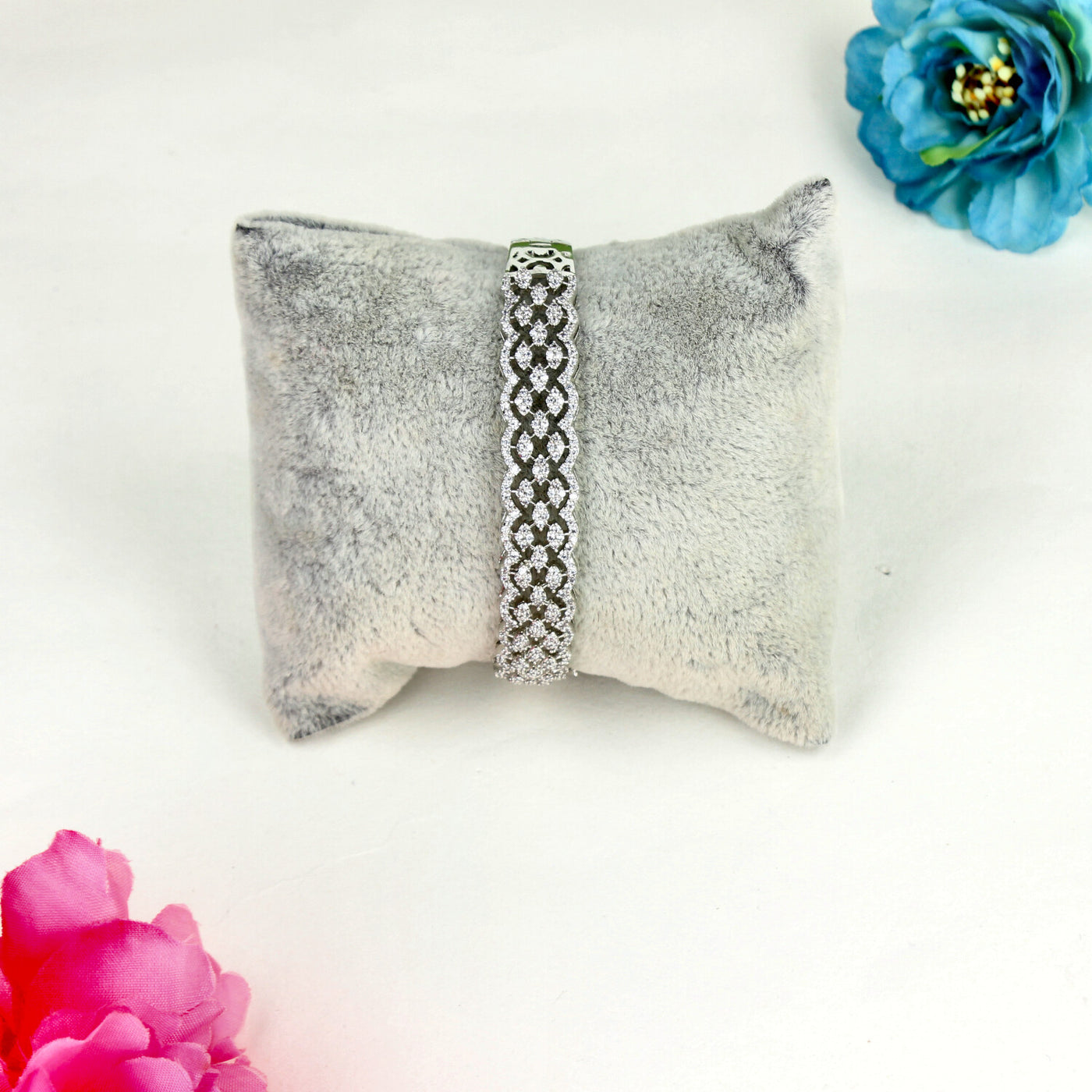 Silver Braided Pavé Bracelet with Intricate Interwoven Design - Sia450540