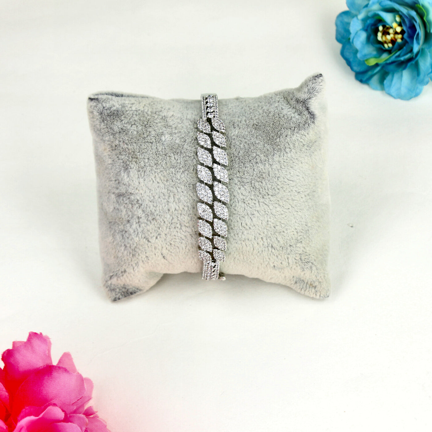 Frosted Luxe Leaf Bracelet - Sia450548