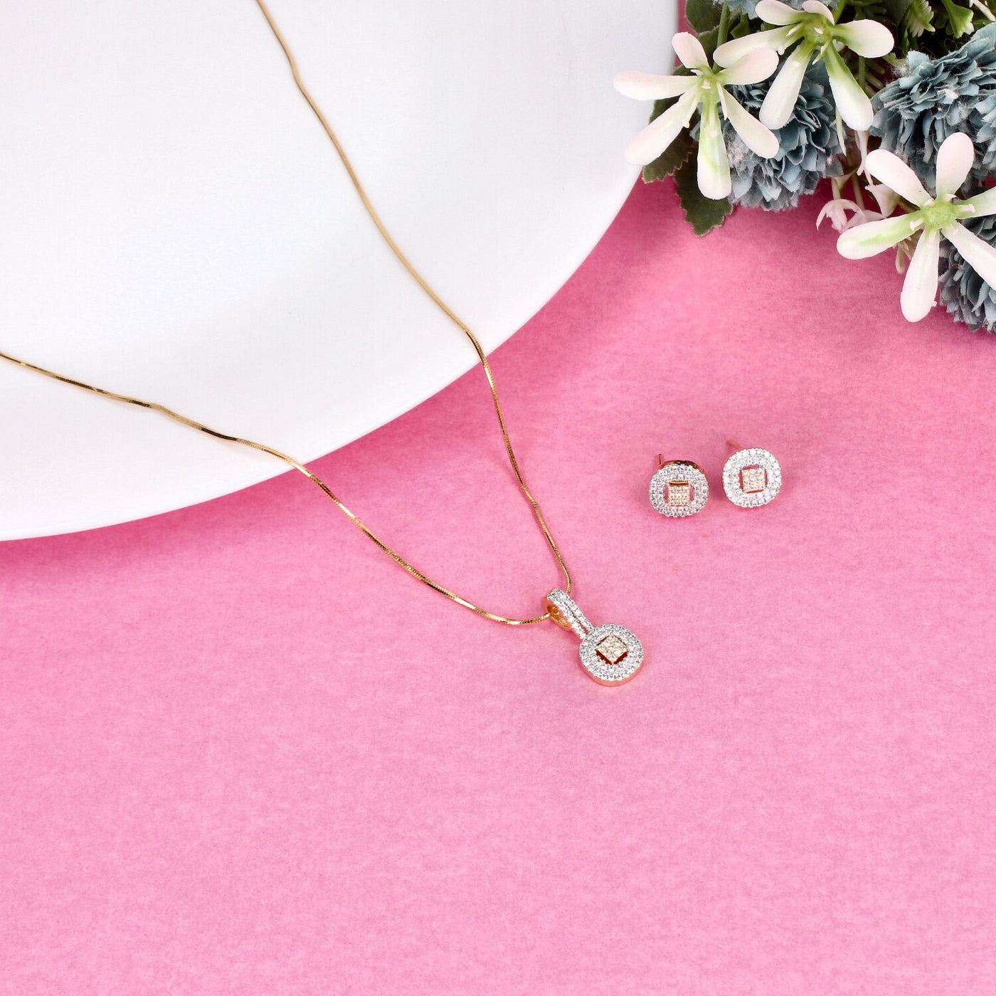 Round Geometric Gold Pendant with Earrings - Sia450665