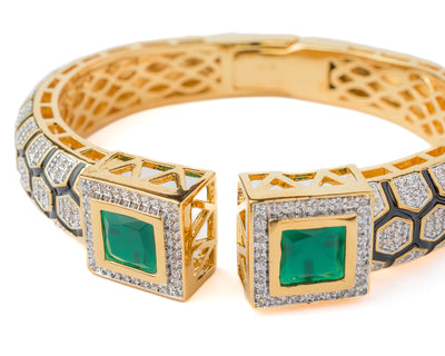Vivinia By Vidhi Mehra Florence Gold Plated Green Womens Kada - VB025