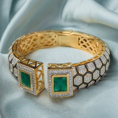 Vivinia By Vidhi Mehra Florence Gold Plated Green Womens Kada - VB025