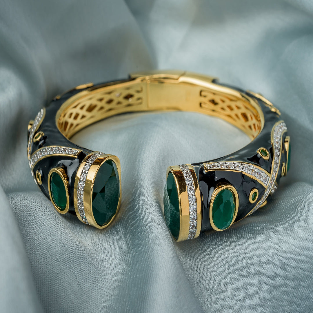 Vivinia By Vidhi Mehra Florence Gold Plated Green Womens Kada - VB551