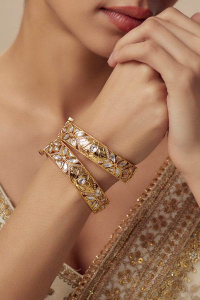 vivinia BY VIDHI MEHRA Saadgi Gold Plated White Womens Kundan, Polki Pair of Bangles (2.4,2.6) - VB655