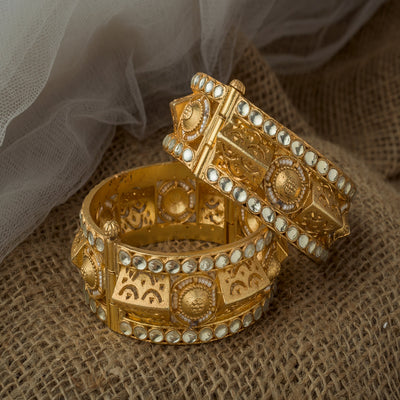 Vivinia By Vidhi Mehra Gold Plated Womens Kundan, Polki Pair of bangles - VB784