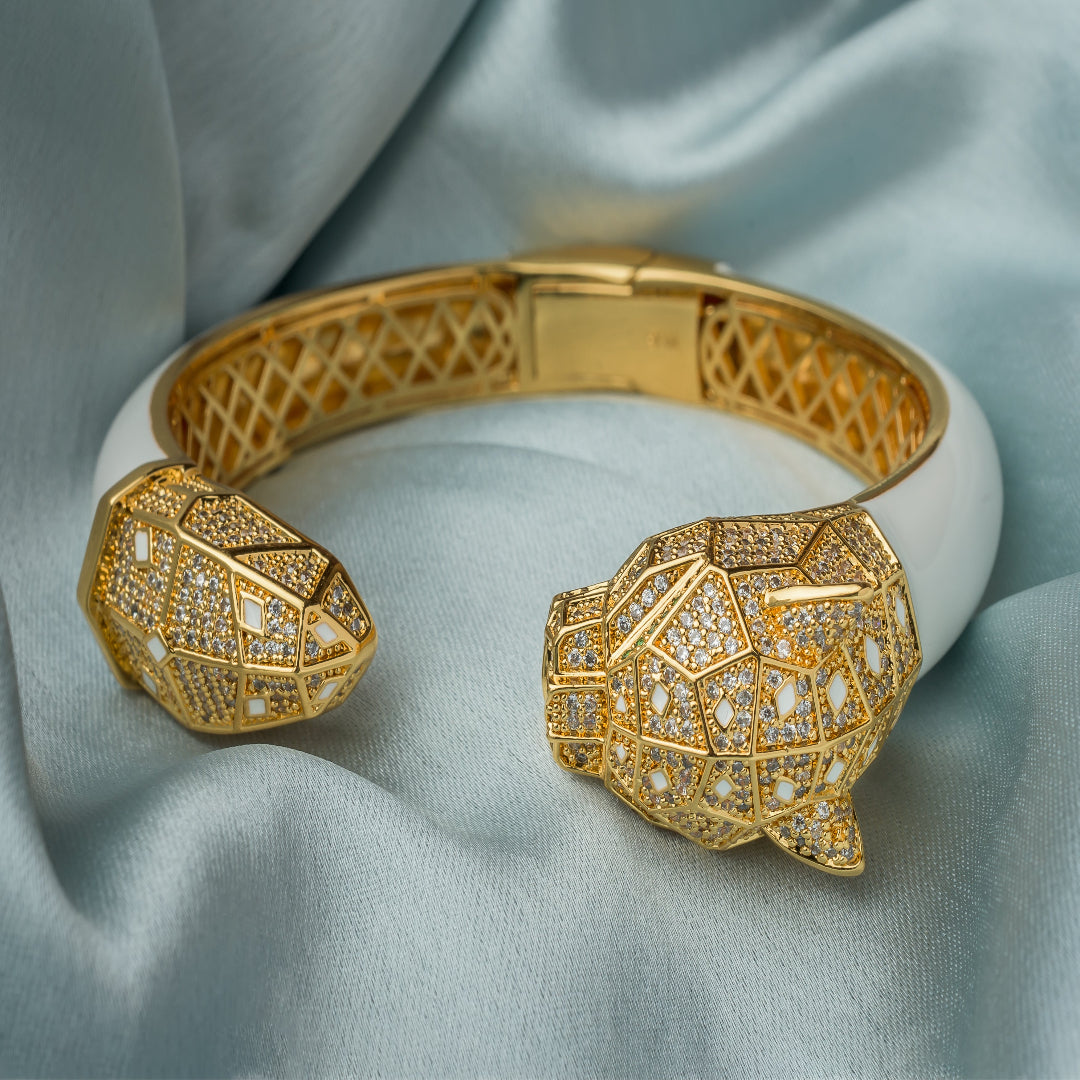 Vivinia By Vidhi Mehra Florence Gold Plated White Womens Kada - VB790