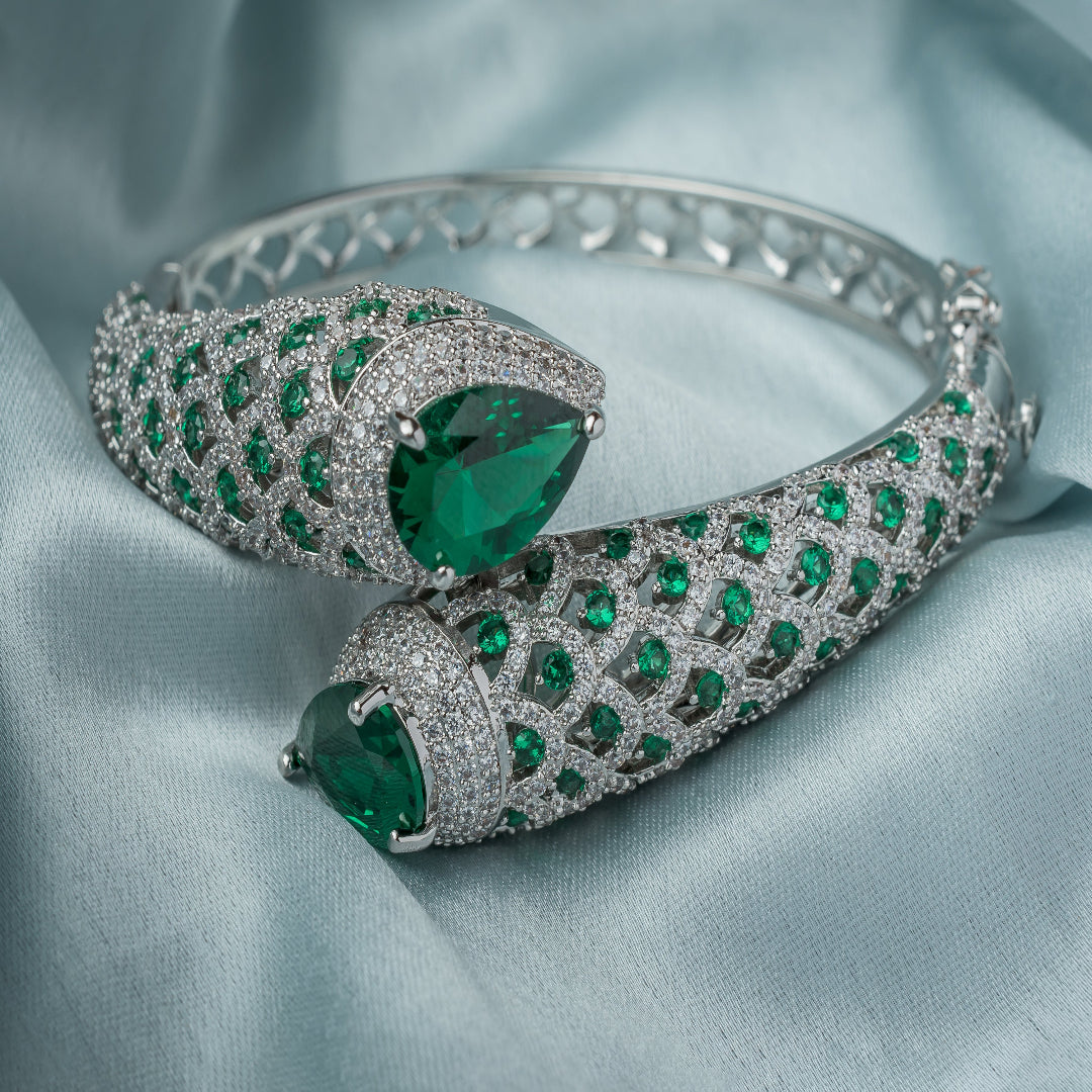 Vivinia By Vidhi Mehra Florence Silver Plated Green Womens Kada - VB794