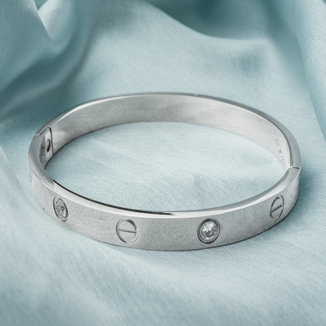 Vivinia By Vidhi Mehra Florence Silver Plated Womens Kada - VB808