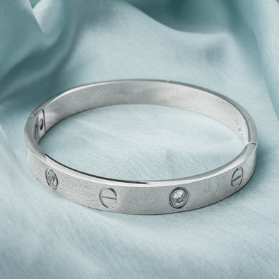 Vivinia By Vidhi Mehra Florence Silver Plated Womens Kada - VB808