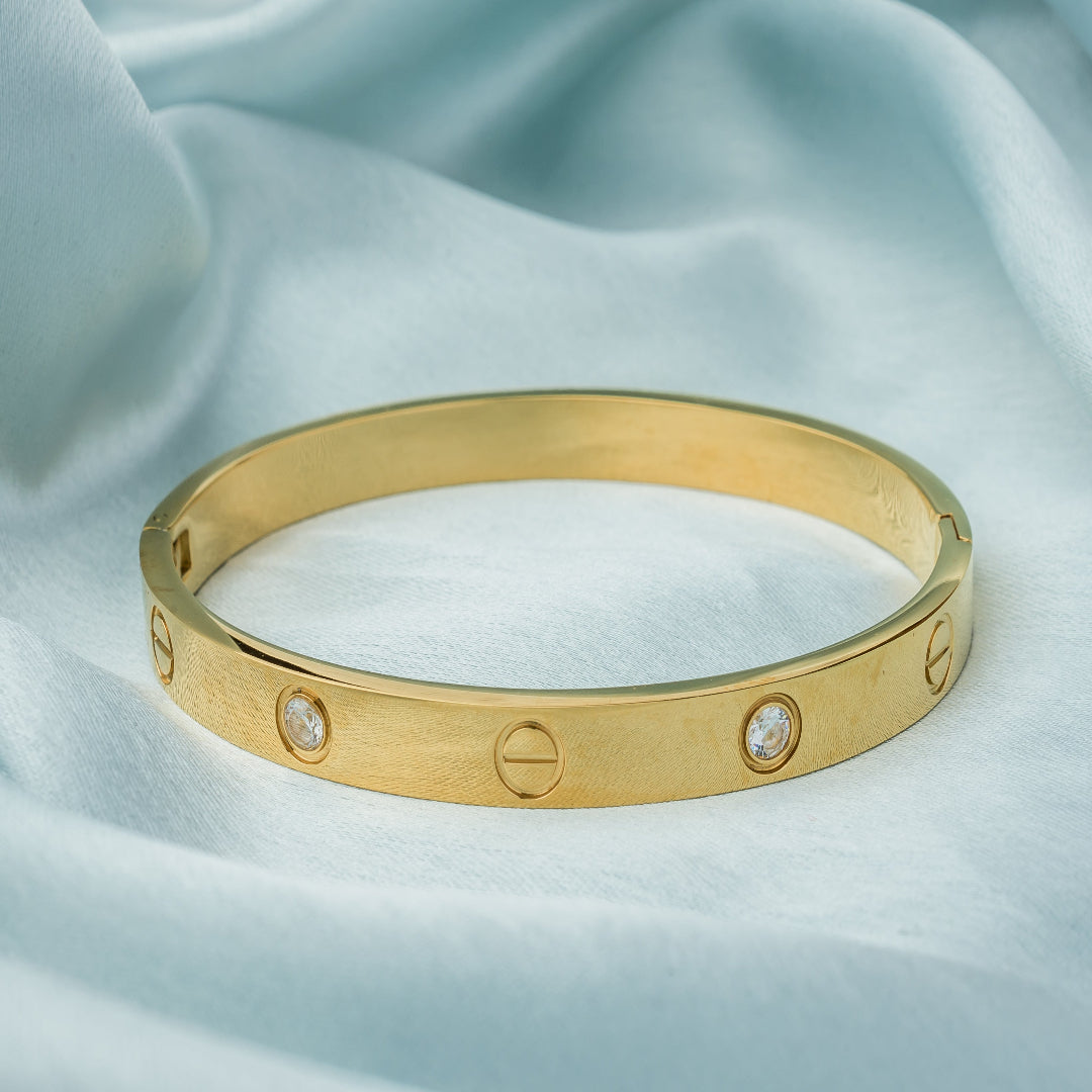 Vivinia By Vidhi Mehra Florence Gold Plated Womens Kada - VB810