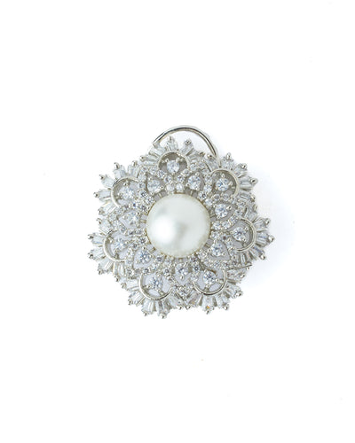 Vivinia By Vidhi Mehra Silver Plated Womens Pair of Stud Earrings - VE045