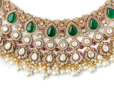 Vivinia By Vidhi Mehra Gold Plated Green Womens Kundan, Polki Necklace Set with Pair of Earrings & Maangtikka - VN1002