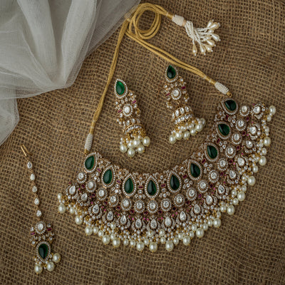 Vivinia By Vidhi Mehra Gold Plated Green Womens Kundan, Polki Necklace Set with Pair of Earrings & Maangtikka - VN1002