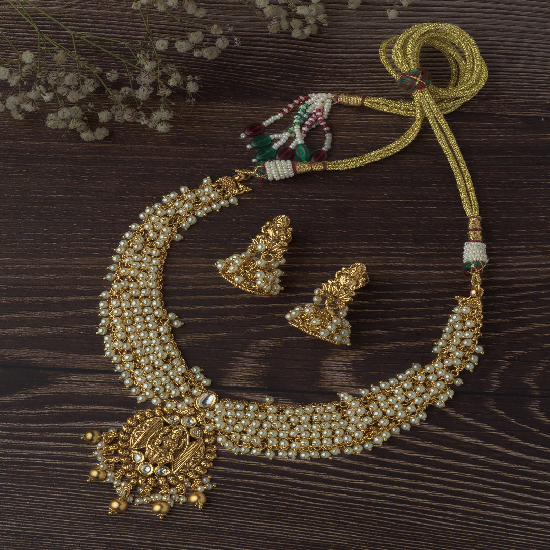 Vivinia By Vidhi Mehra Gold Plated White Womens Short Necklace Set with Pair of Earrings - VN1070