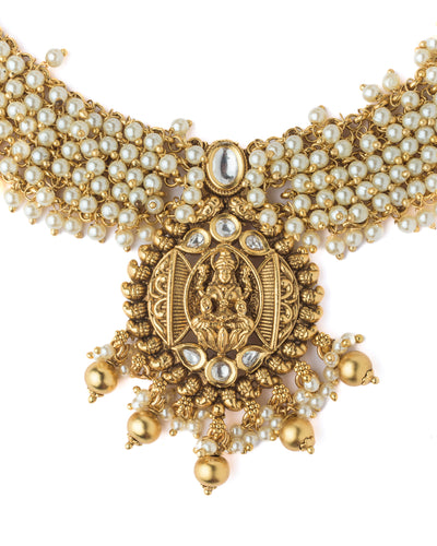 Vivinia By Vidhi Mehra Gold Plated White Womens Short Necklace Set with Pair of Earrings - VN1070