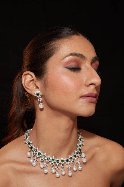 Rhodium Plated Synthetic Emerald With Pearl Drop Choker Necklace & Dangle Earrings Set - VN420