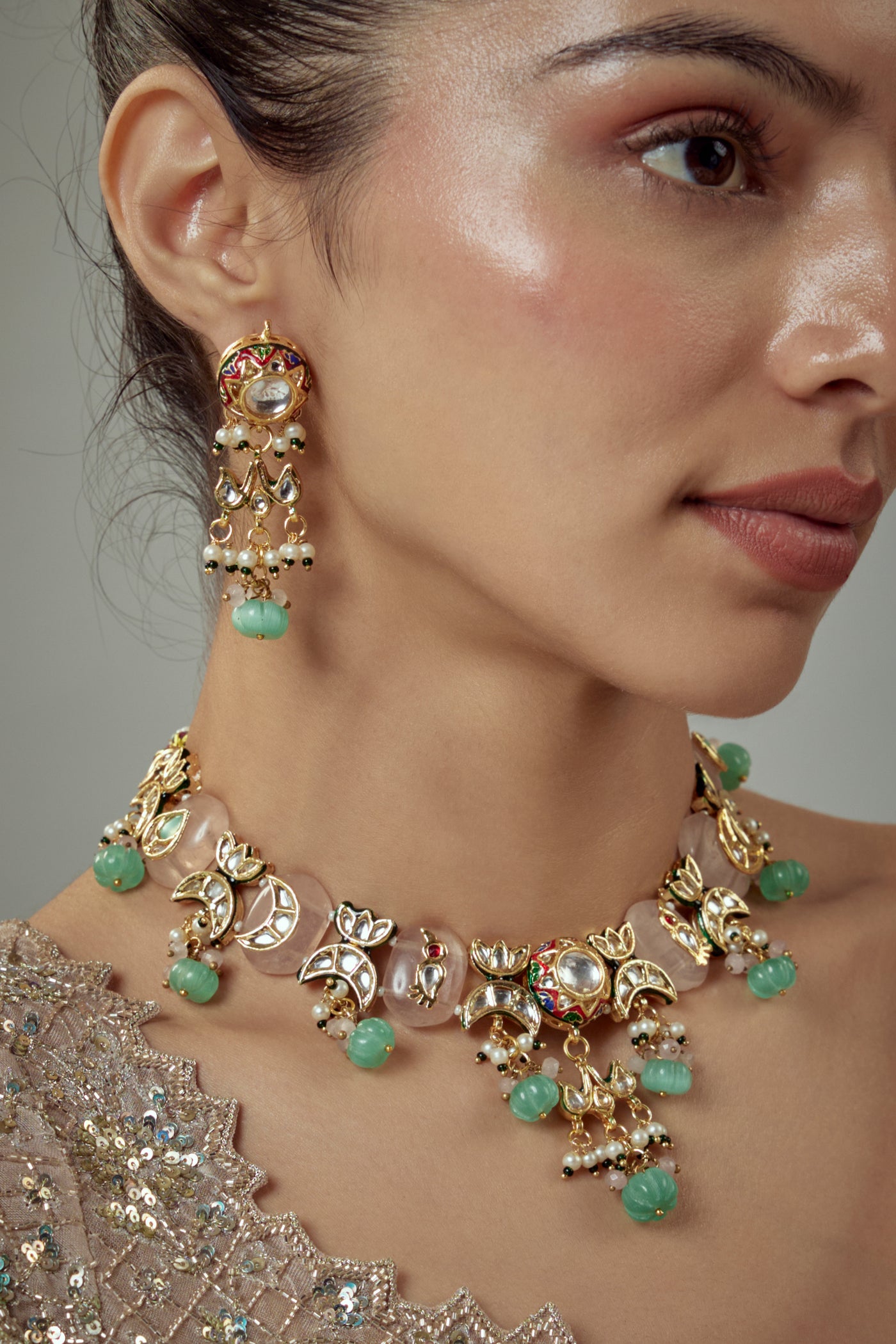 Vivinia By Vidhi Mehra Saadgi Gold Plated Green Kundan, Polki Womens Short Necklace Set with Pair of Earrings (Freesize) - VN890