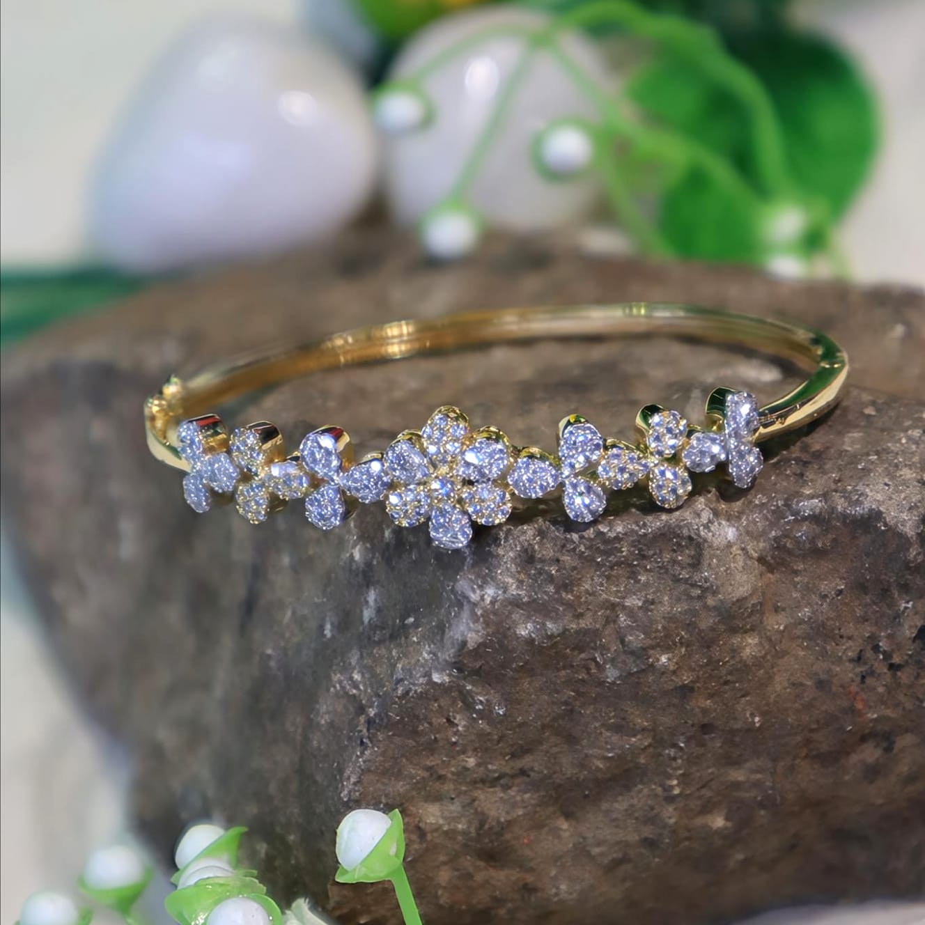 Golden Diamond Flower Bracelet - SIA450982