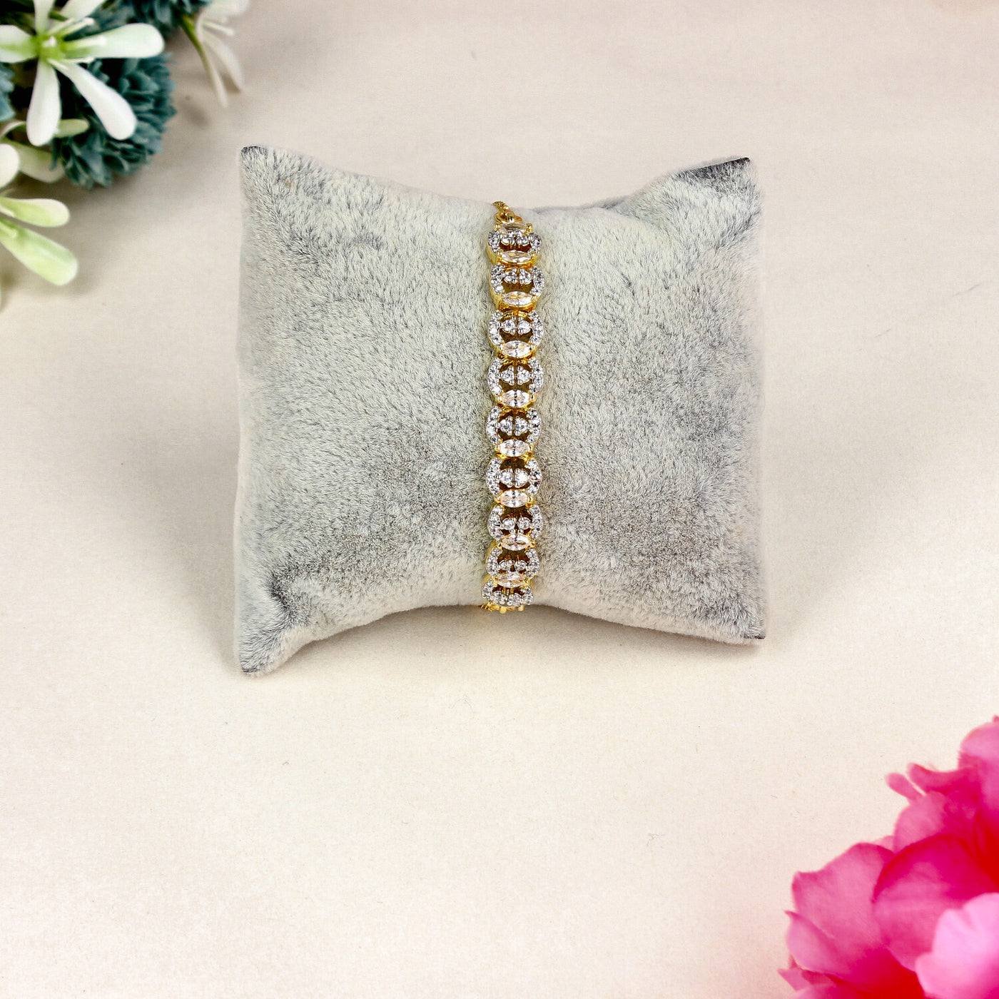 Elegant Gold Oval-Linked Bracelet with Sparkling Clear Stones - SIA451401