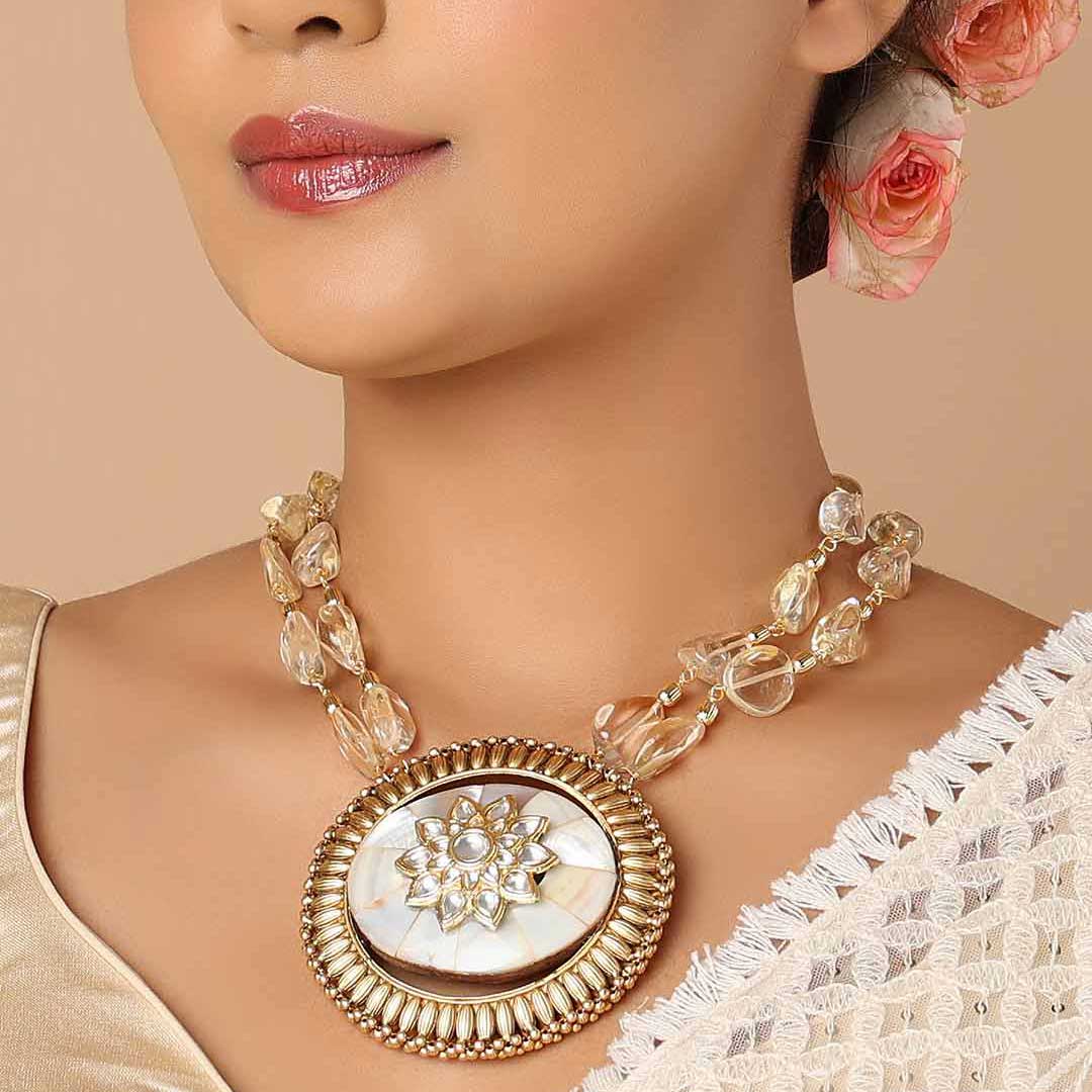 Yellow And White Tone Necklace With Mother Of Pearl - JBRNMY32
